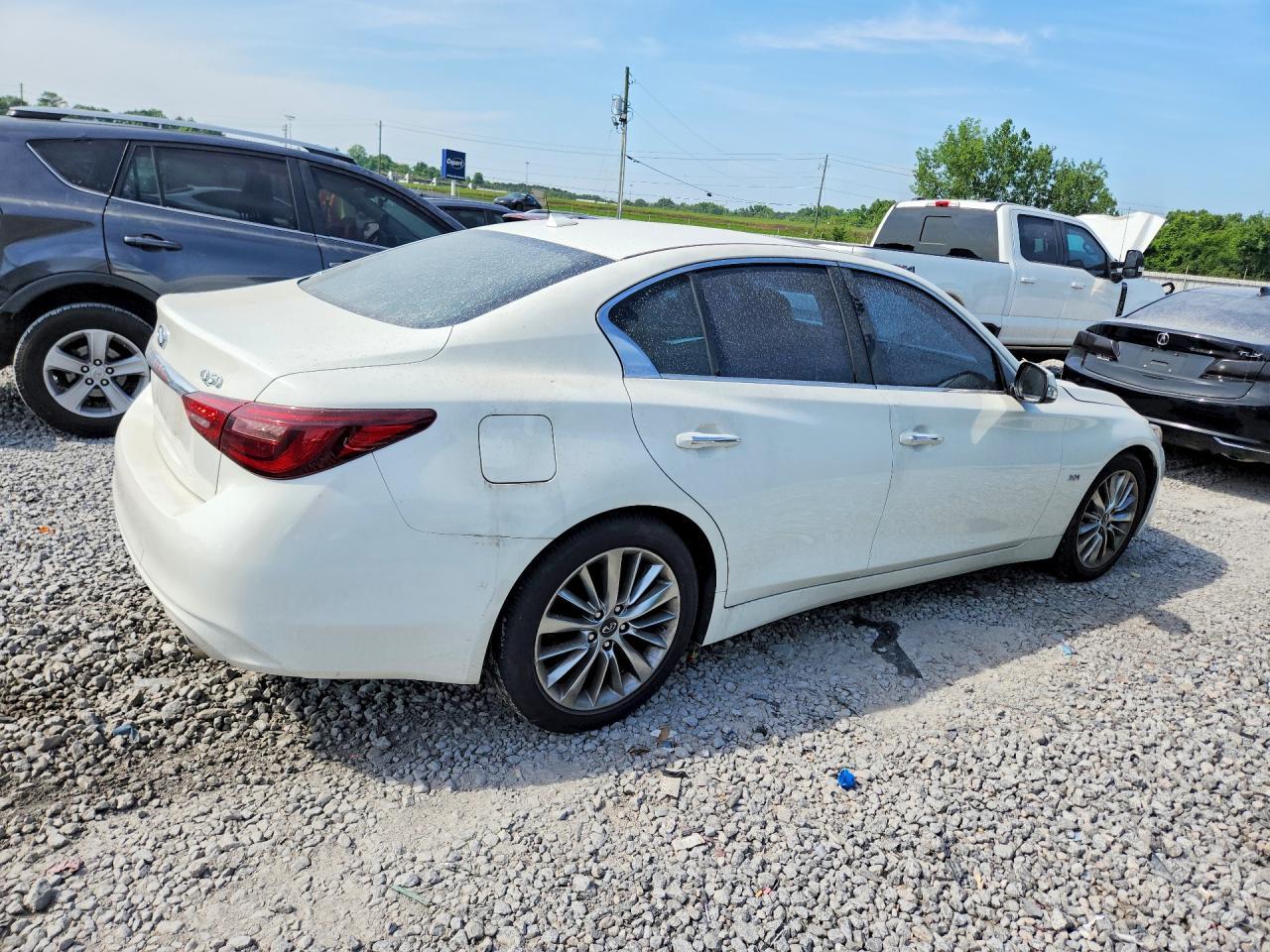 2019 Infiniti Q50 3.0T Luxe - Фото 3