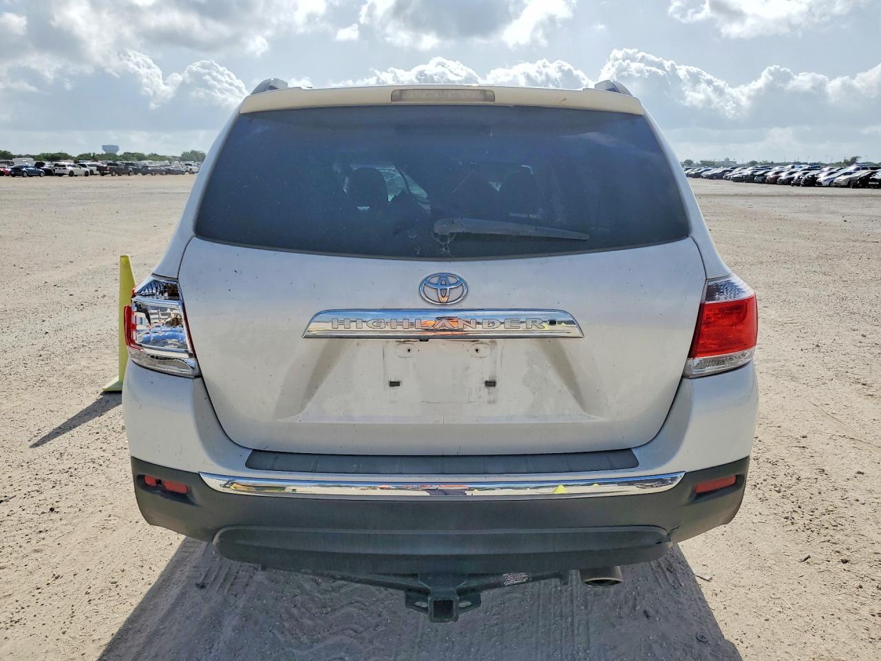 2013 Toyota Highlander Limited - Image 6