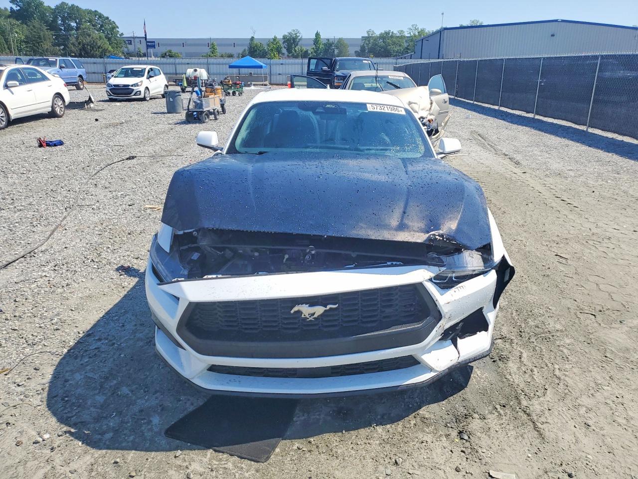2024 Ford Mustang - Фото 5