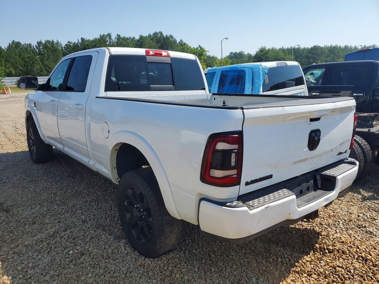 2022 Ram 3500 Laramie - Фото 2