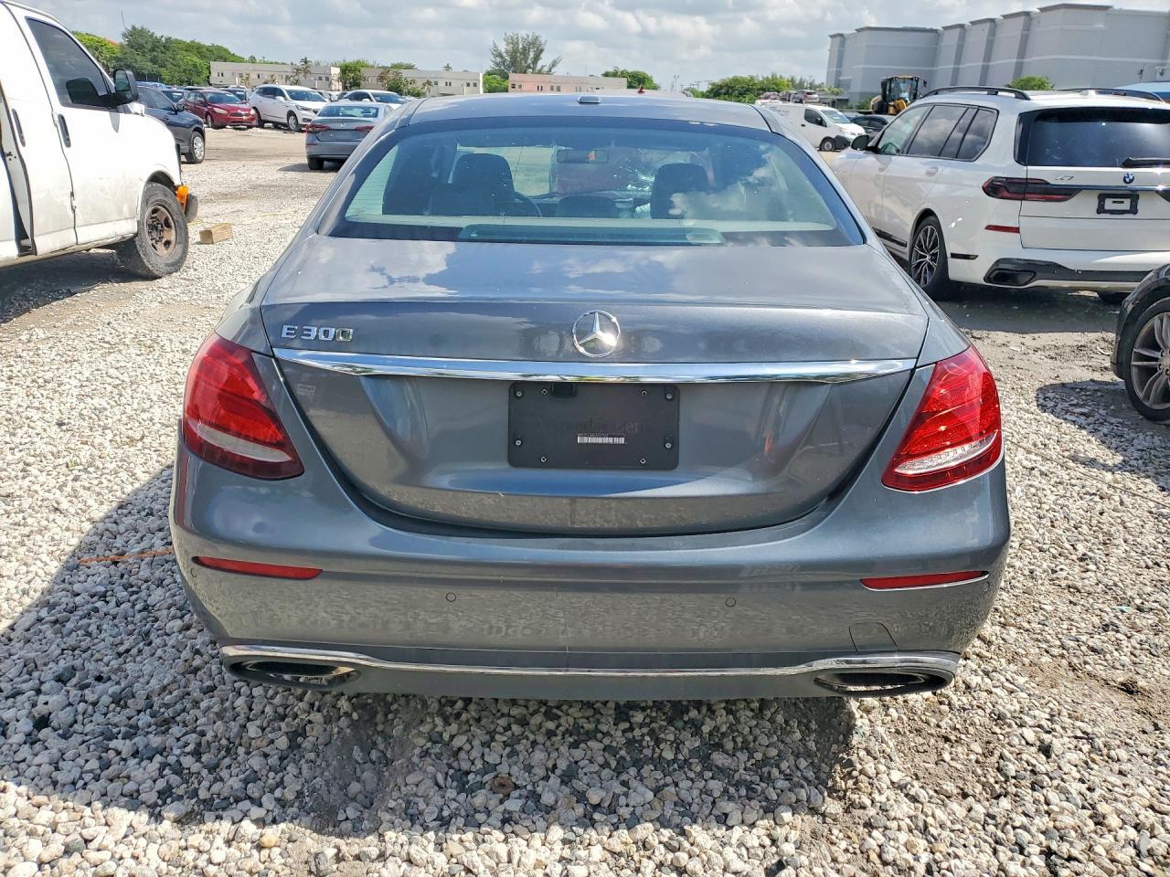 2017 Mercedes-Benz E 300 - Image 6