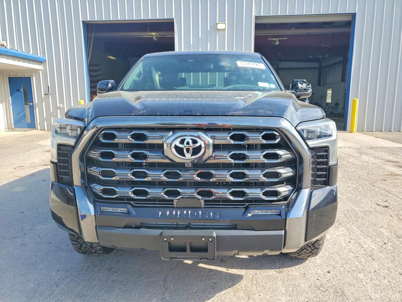 2023 Toyota Tundra Platinum - Image 5