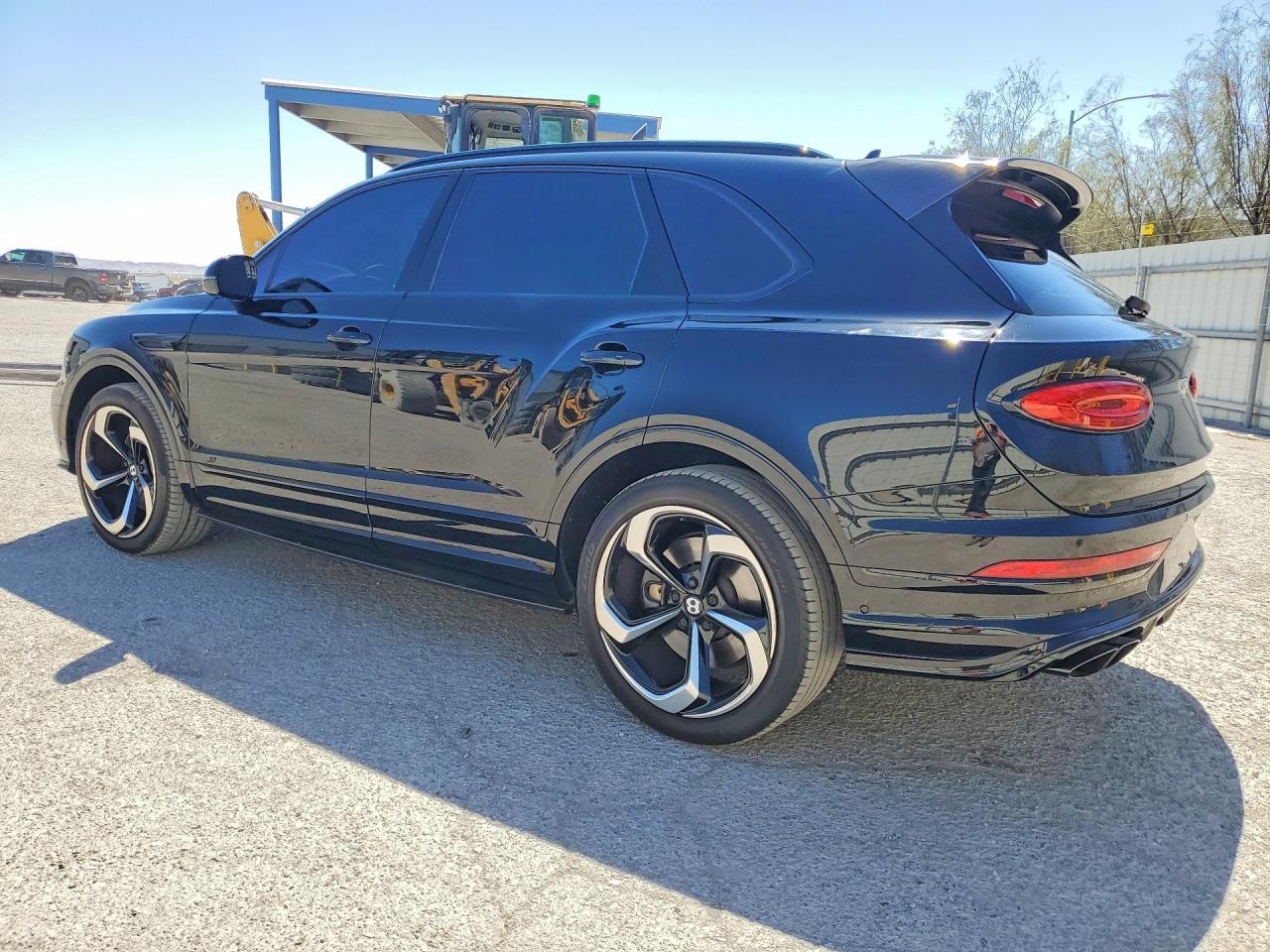 2022 Bentley Bentayga - Фото 2