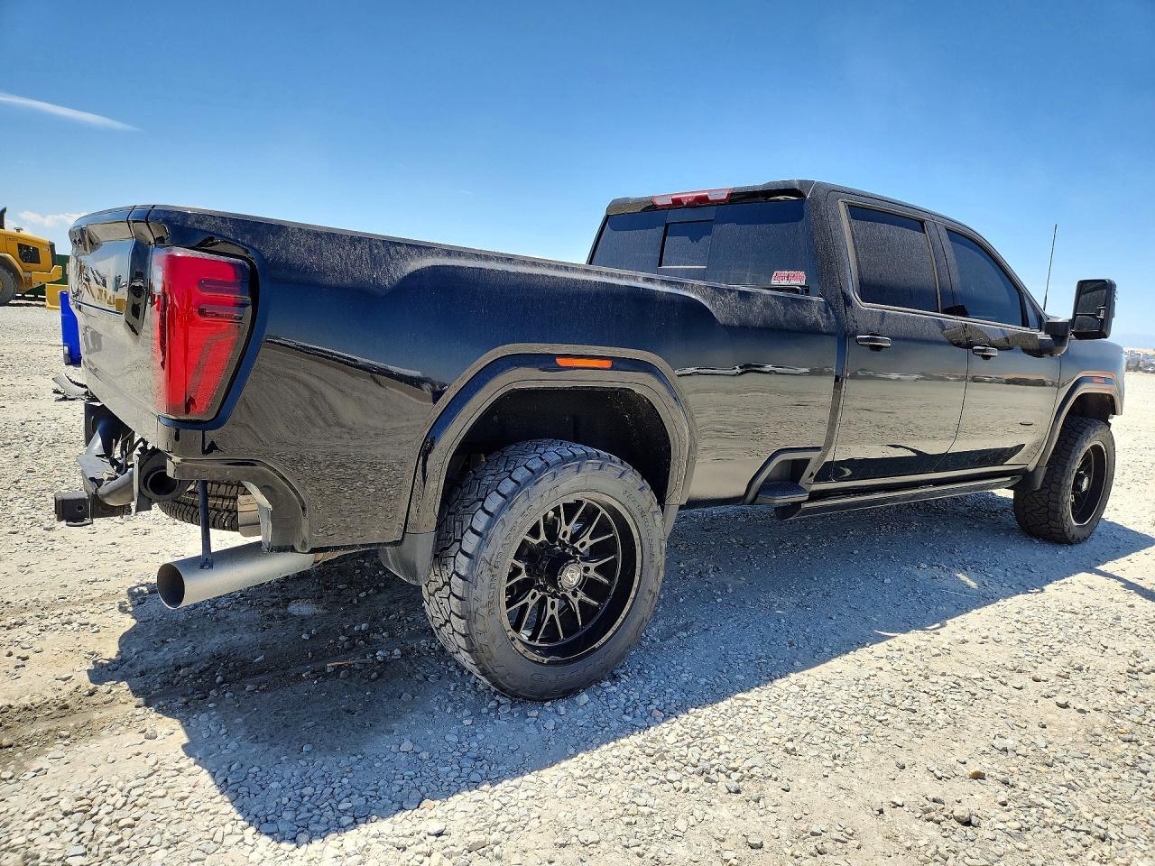 2024 GMC Sierra K3500 Denali Ultimate - Image 3
