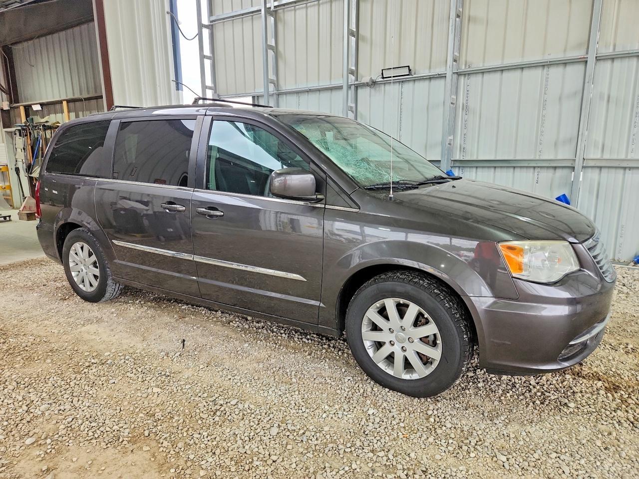2015 Chrysler Town & Country Touring - Image 4