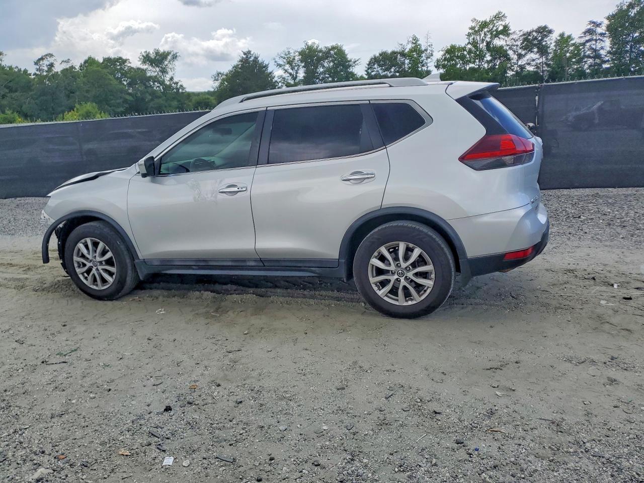 2018 Nissan Rogue Sv - Image 2