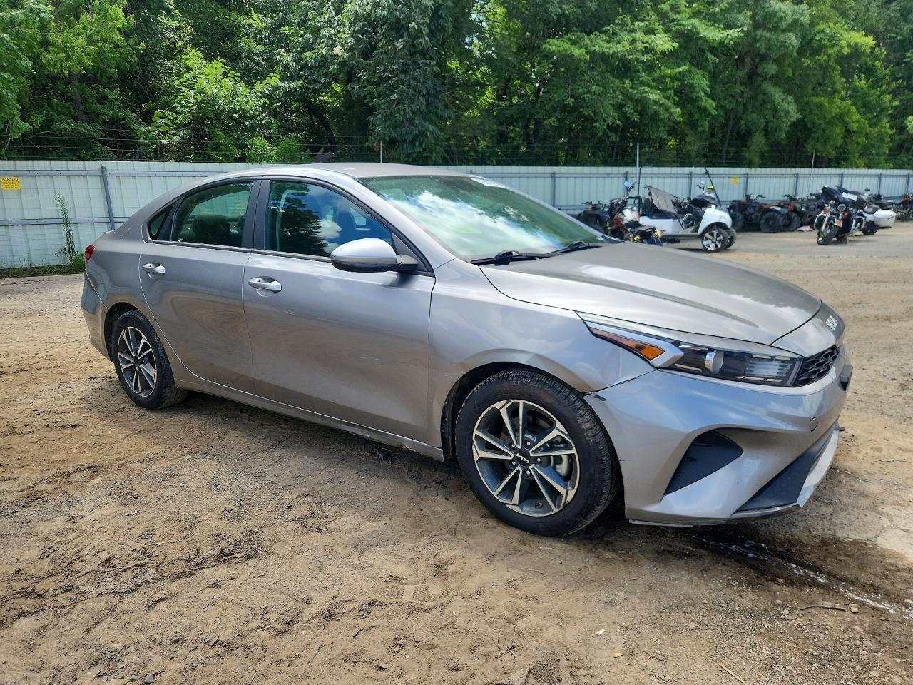 2023 Kia Forte Lxs - Фото 4