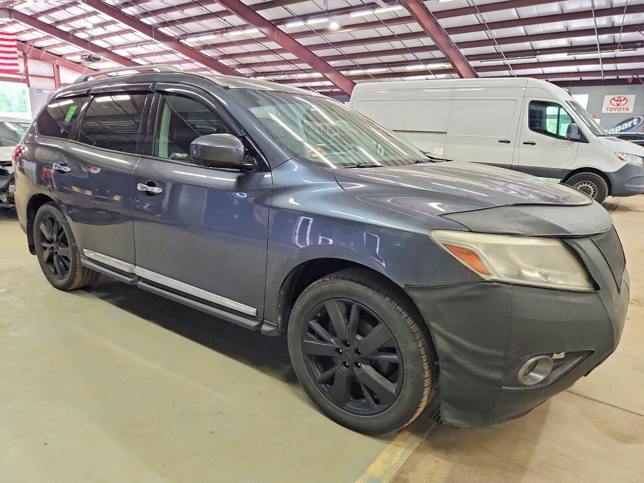 2013 Nissan Pathfinder S - Image 4