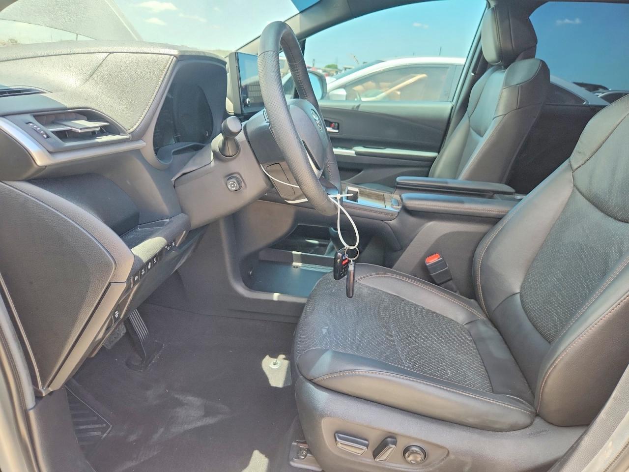 2025 Toyota Sienna Platinum 7-Passenger - Image 7