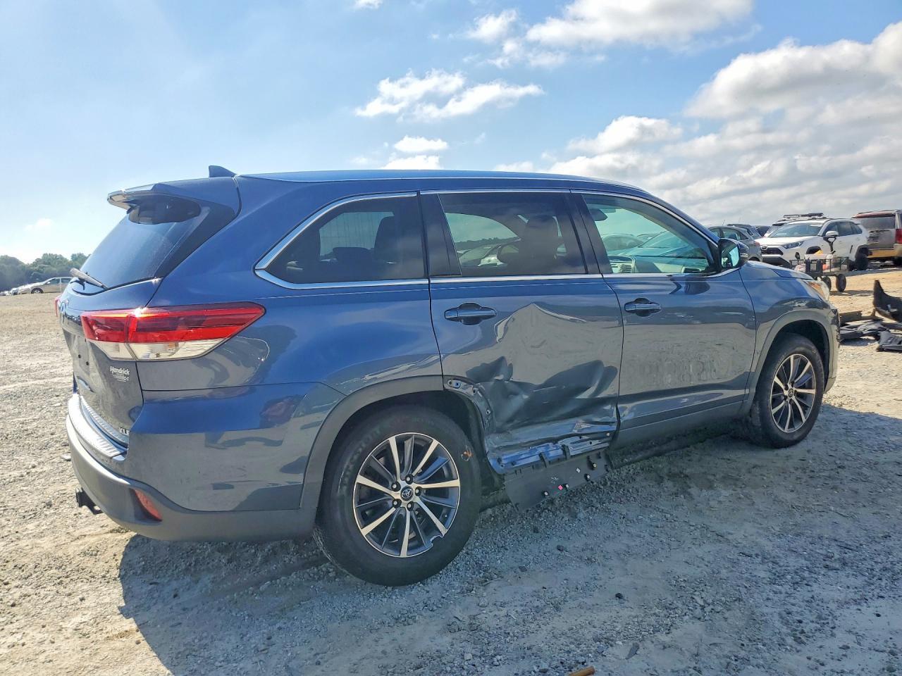 2019 Toyota Highlander Xle - Фото 3