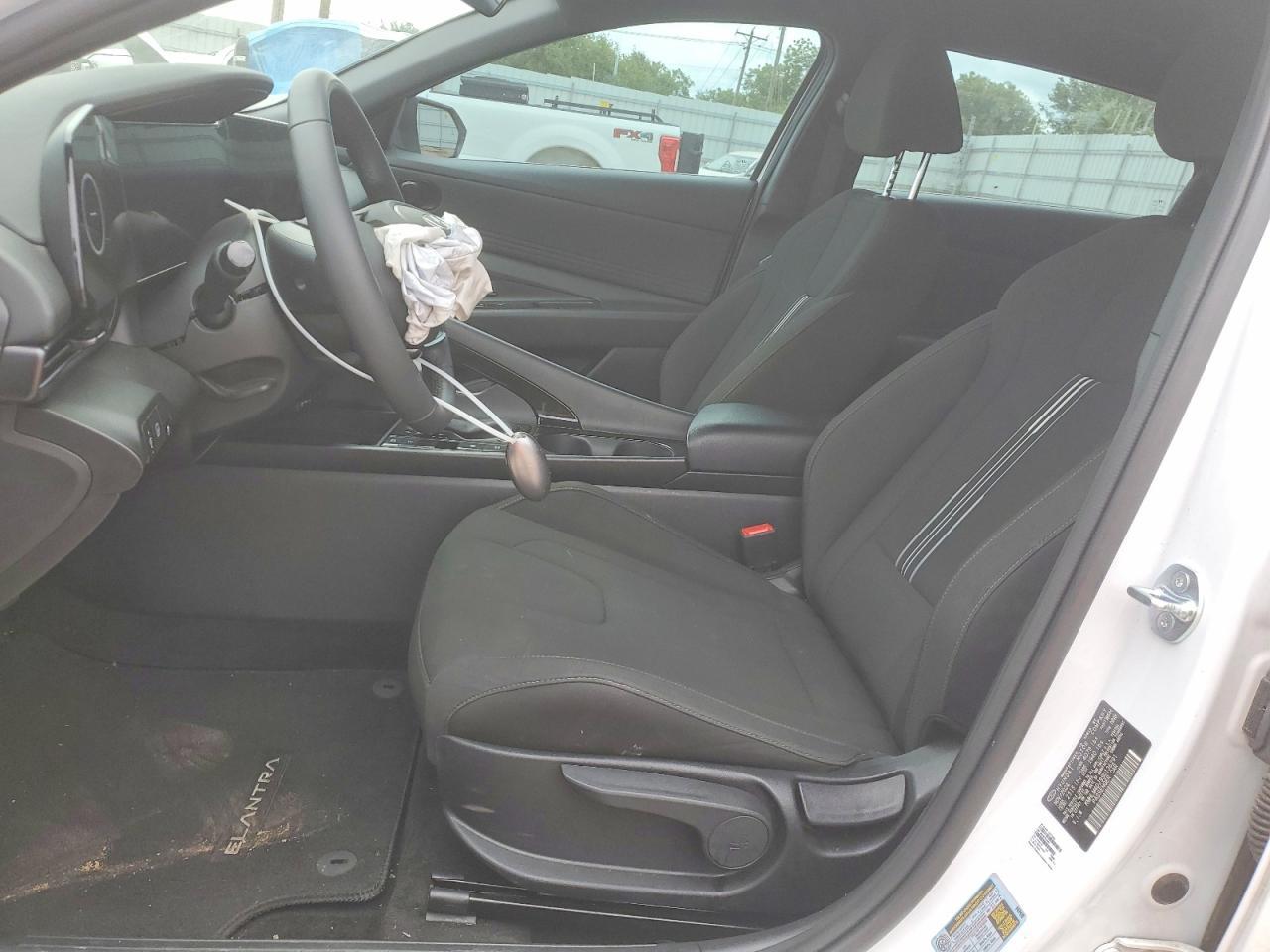 2025 Hyundai Elantra Hybrid Sel Sport - Image 7
