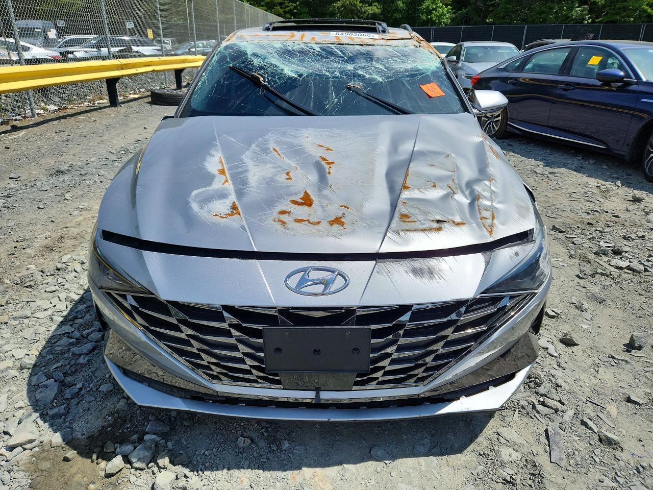 2023 Hyundai Elantra Limited - Image 5