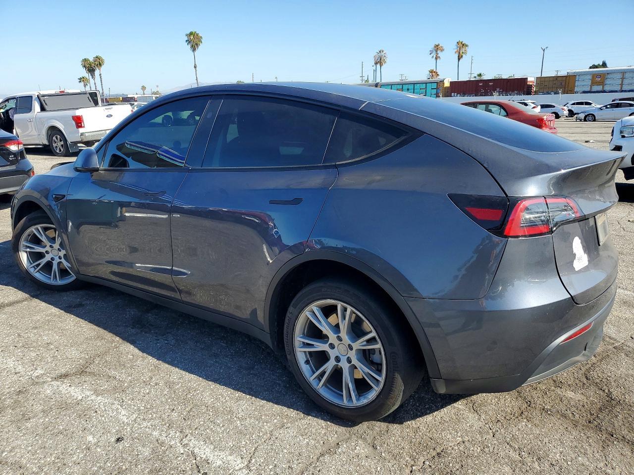 2023 Tesla Model Y - Фото 2
