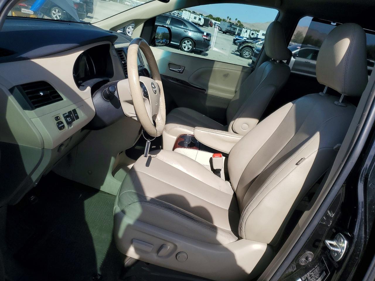 2014 Toyota Sienna Xle 8-Passenger - Фото 7