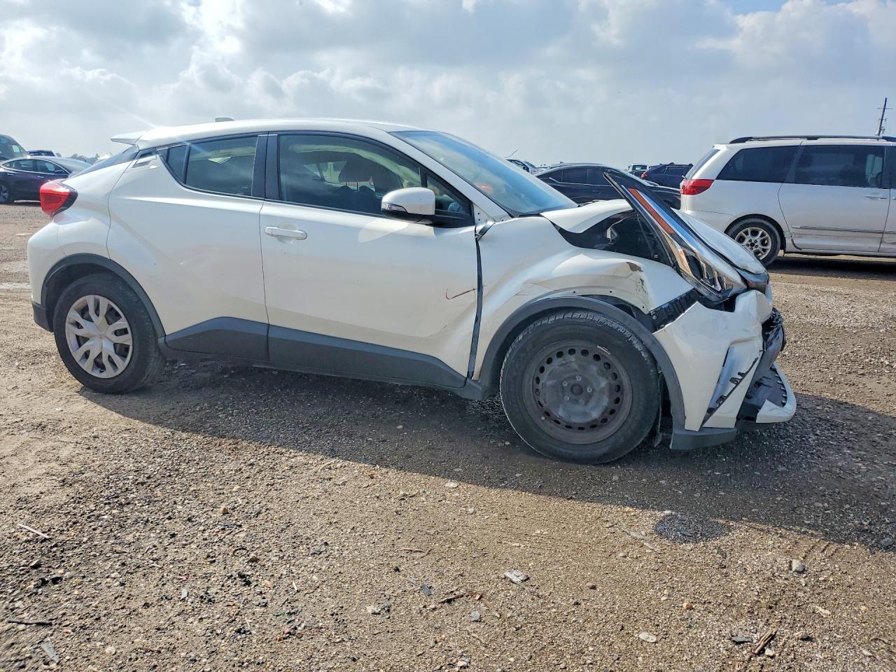 2021 Toyota C-Hr Le - Image 4
