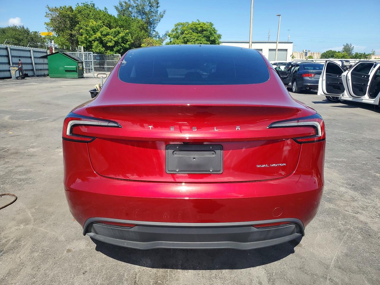 2025 Tesla Model 3 - Фото 6