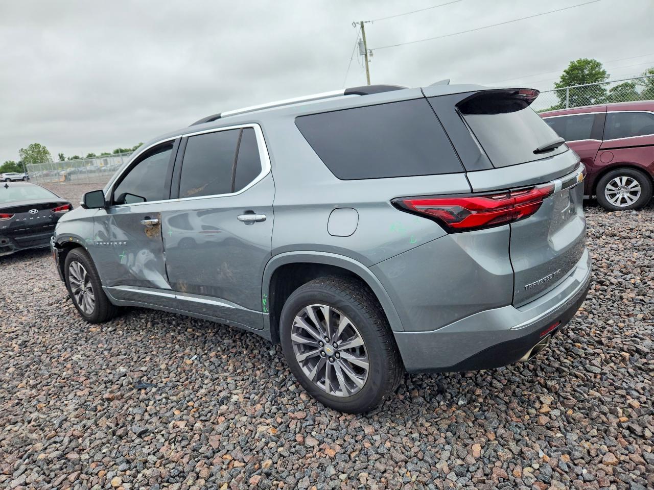 2023 Chevrolet Traverse Premier - Фото 2