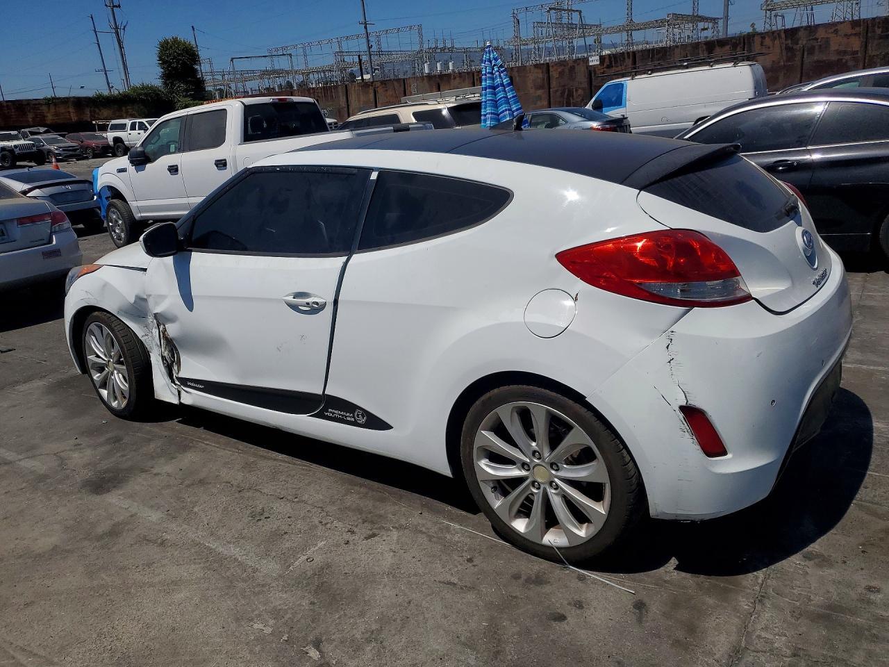2016 Hyundai Veloster Base - Image 2