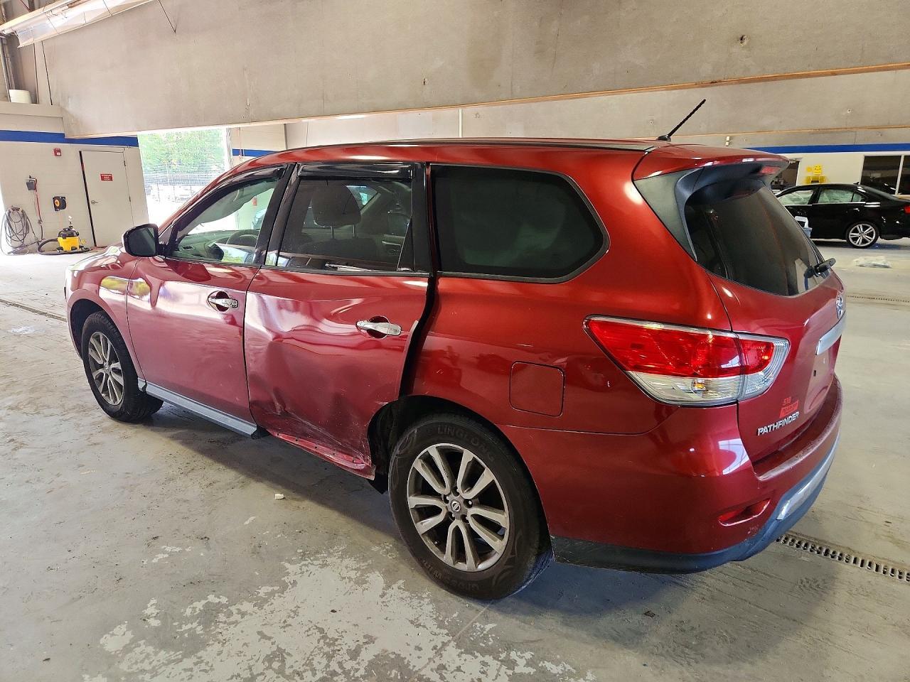 2014 Nissan Pathfinder S - Image 2