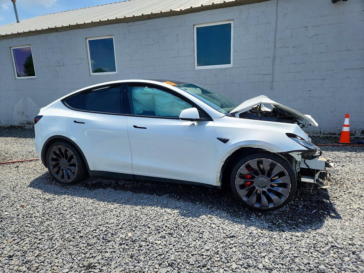 2022 Tesla Model Y - Image 4