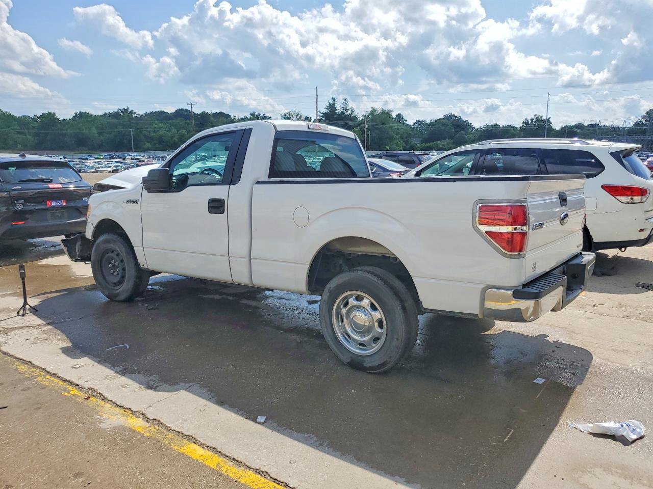 2011 Ford F150 - Фото 2