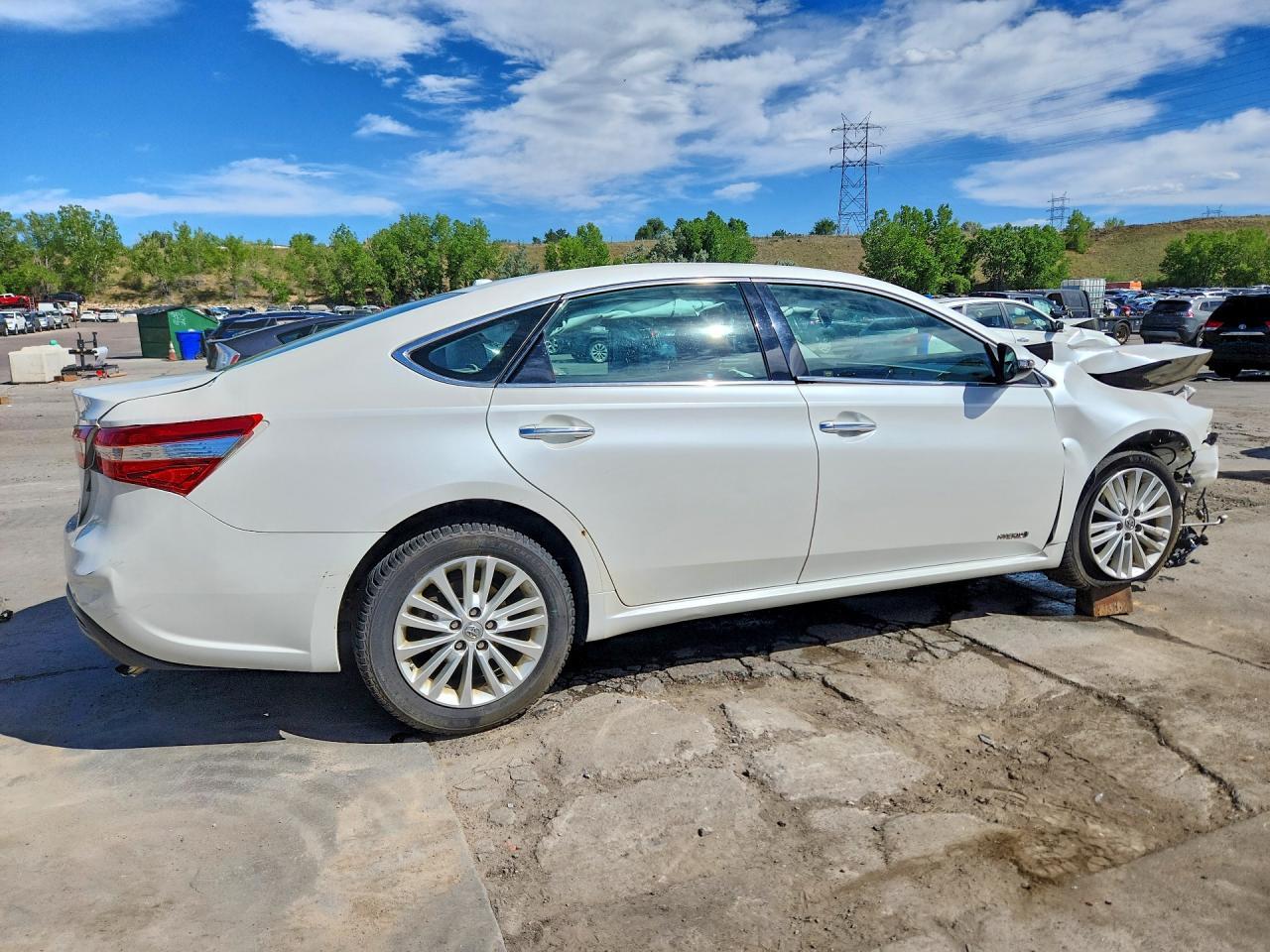 2014 Toyota Avalon Hybrid Xle Touring - Image 3