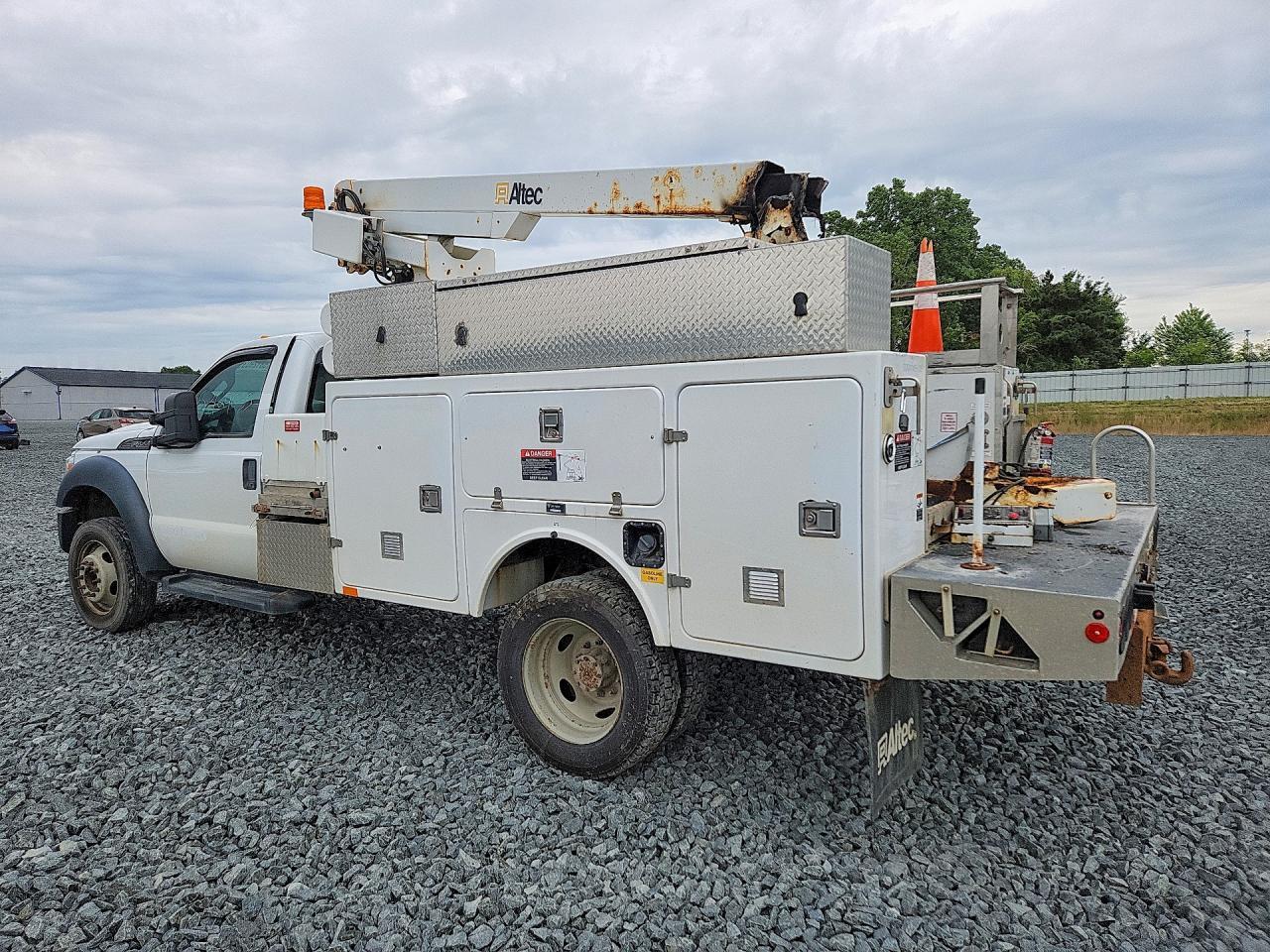 2015 Ford F450 Super Duty - Фото 2