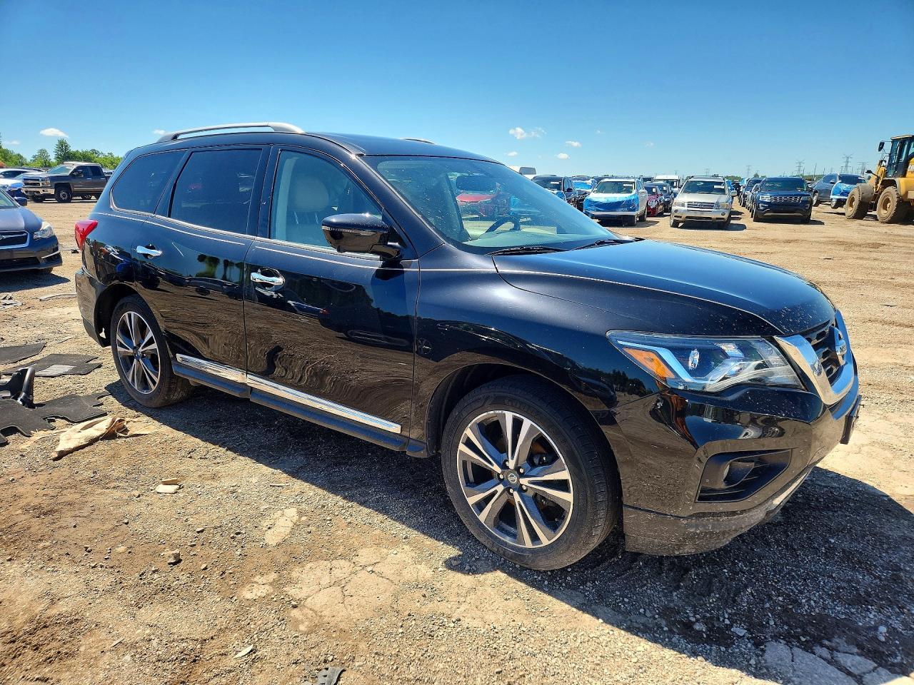 2020 Nissan Pathfinder Platinum - Image 4