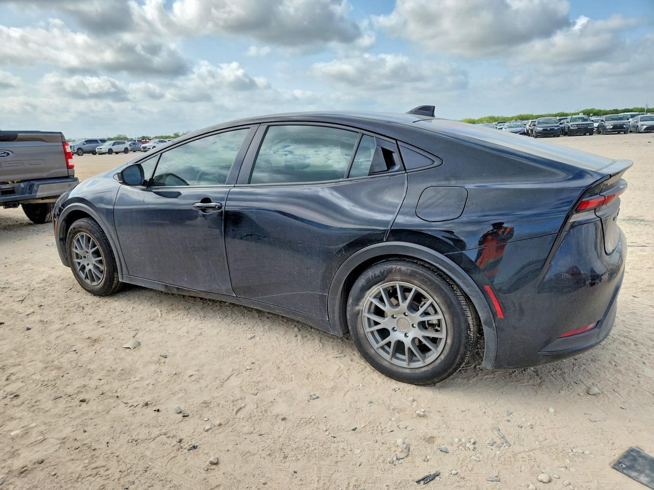 2023 Toyota Prius Le - Image 2