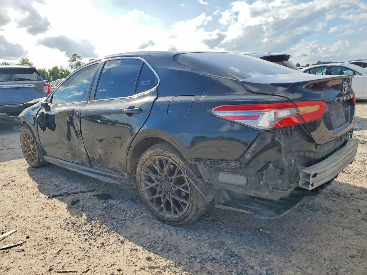 2018 Toyota Camry Se - Image 2