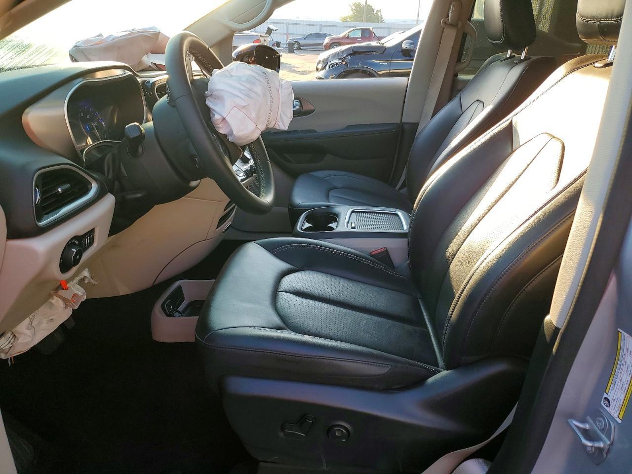 2024 Chrysler Pacifica Touring L - Image 7