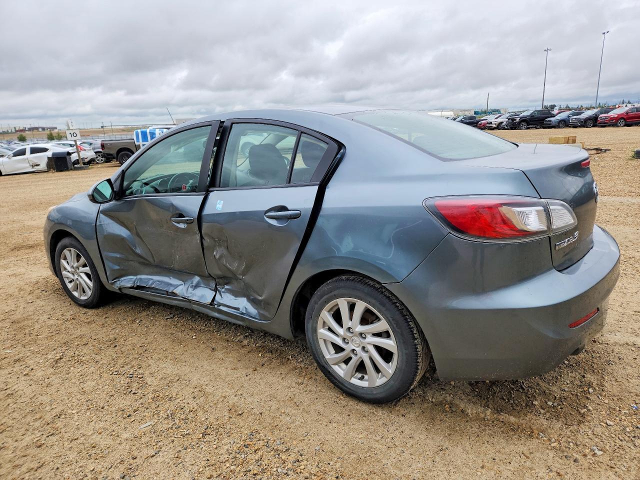 2012 Mazda 3 I - Image 2