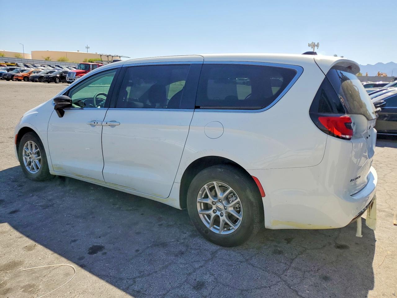 2024 Chrysler Pacifica Touring L - Image 2