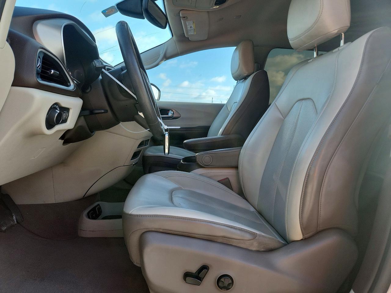 2020 Chrysler Voyager Lxi - Фото 7