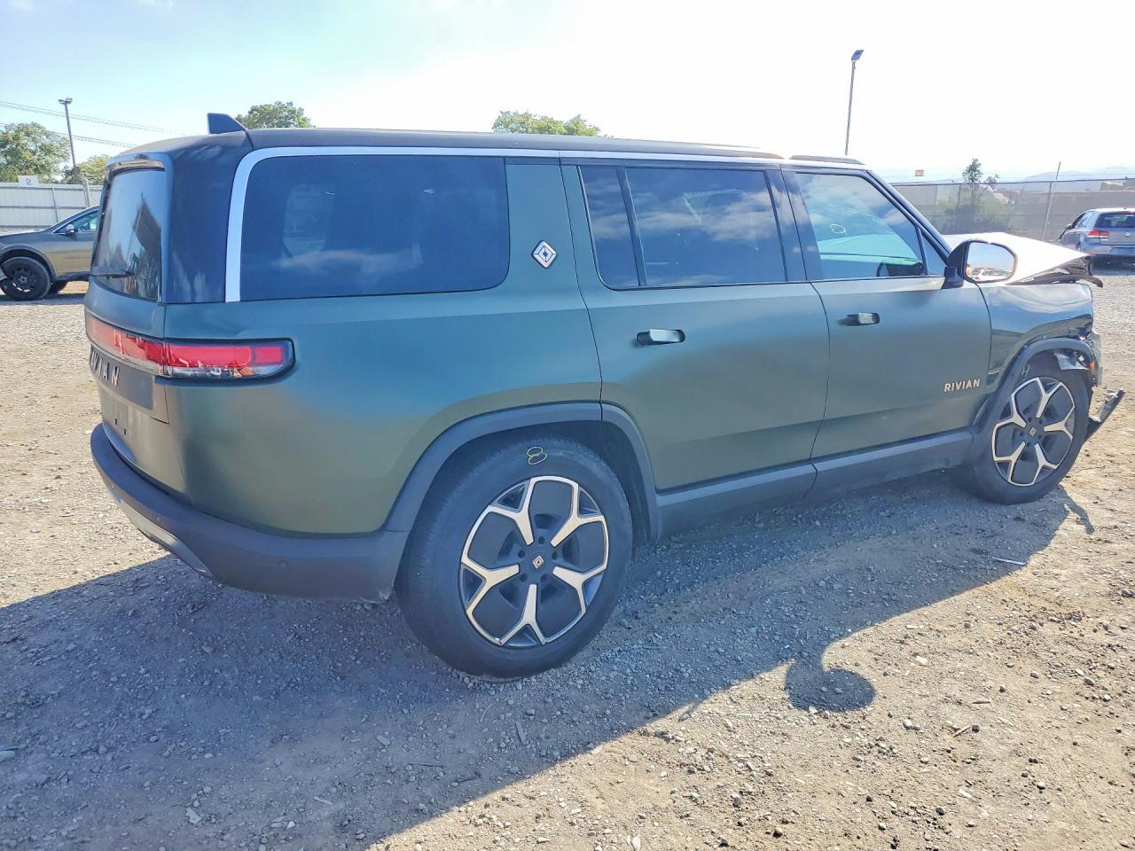 2023 Rivian R1S Adventure - Фото 3