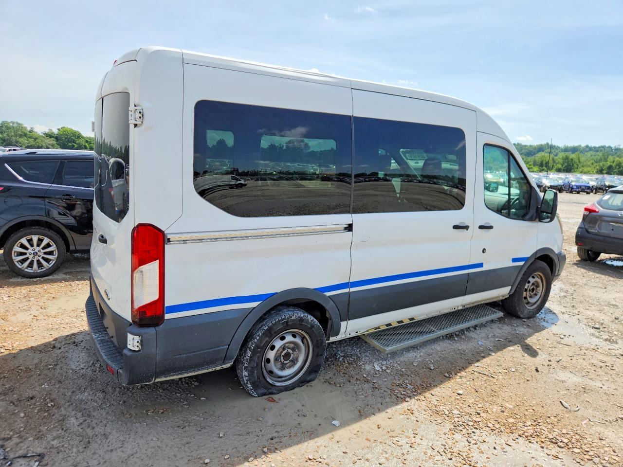 2015 Ford Transit T-150 - Фото 3