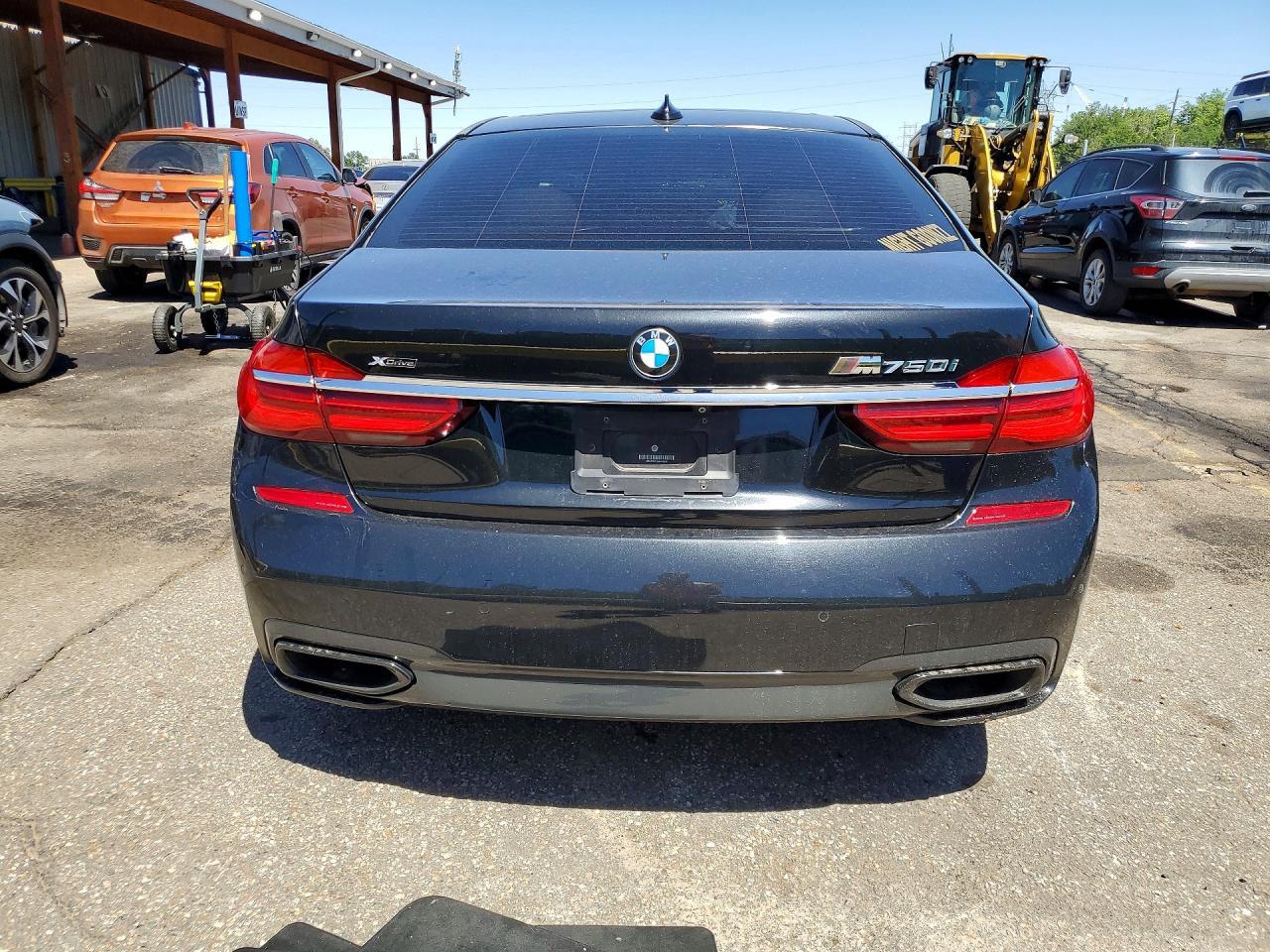 2016 BMW 750 Xi - Image 6