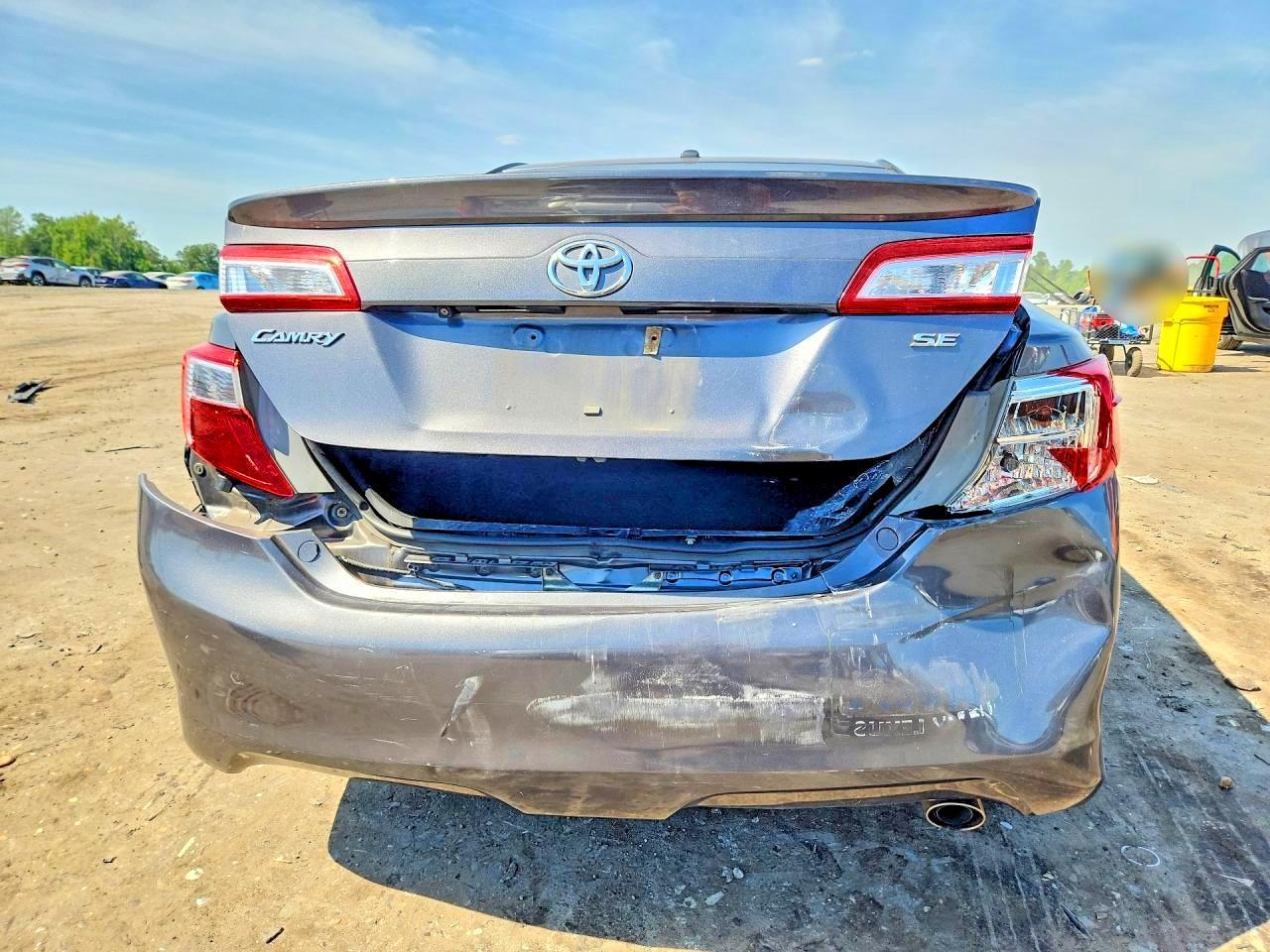 2013 Toyota Camry Se - Image 6