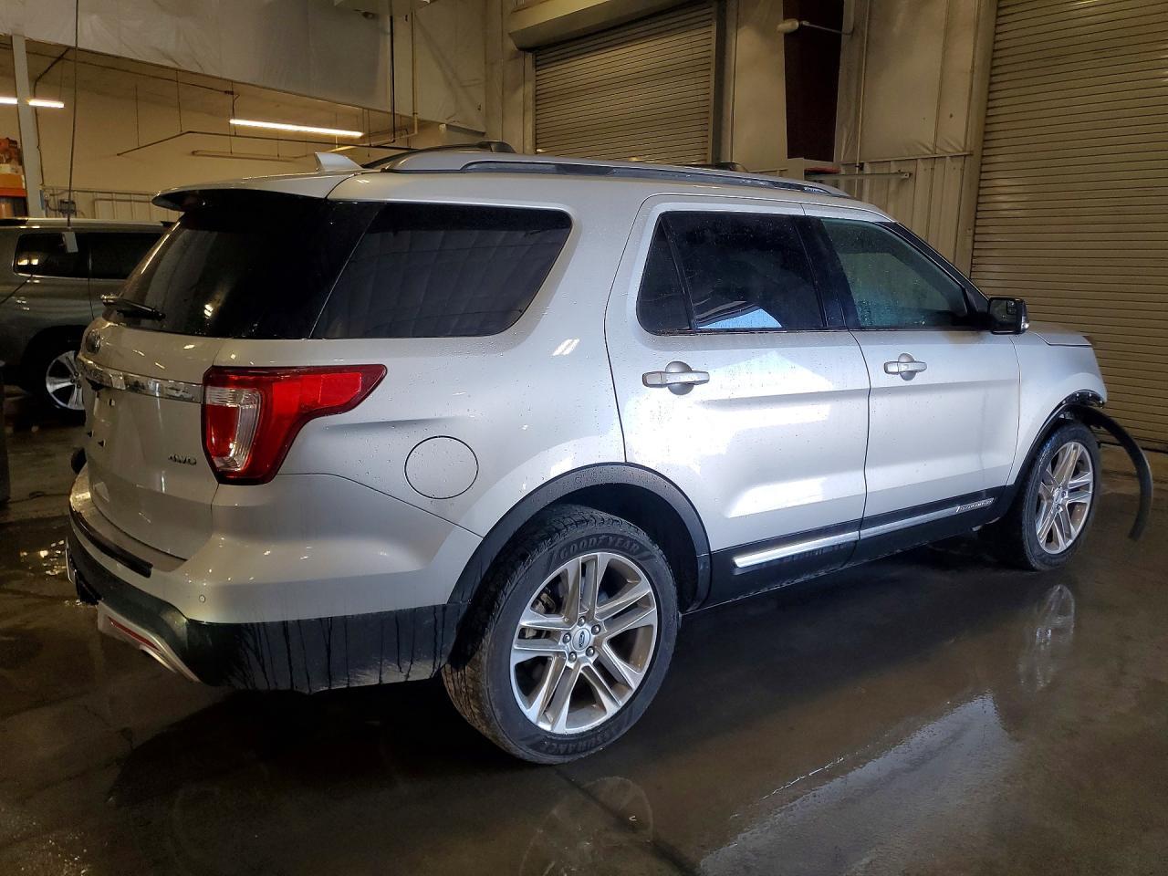2017 Ford Explorer Xlt - Фото 3