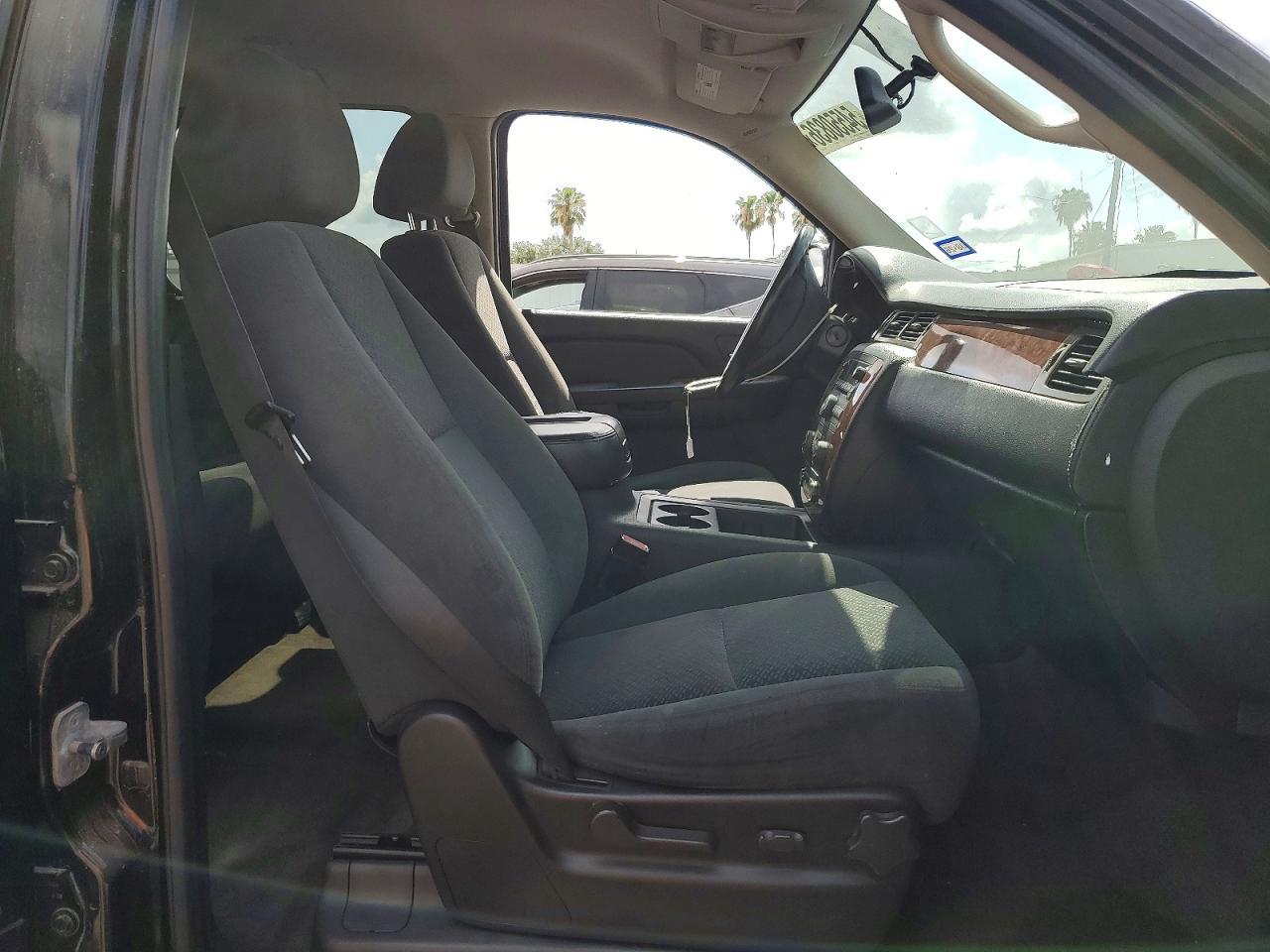 2008 Chevrolet Tahoe C1500 - Image 7