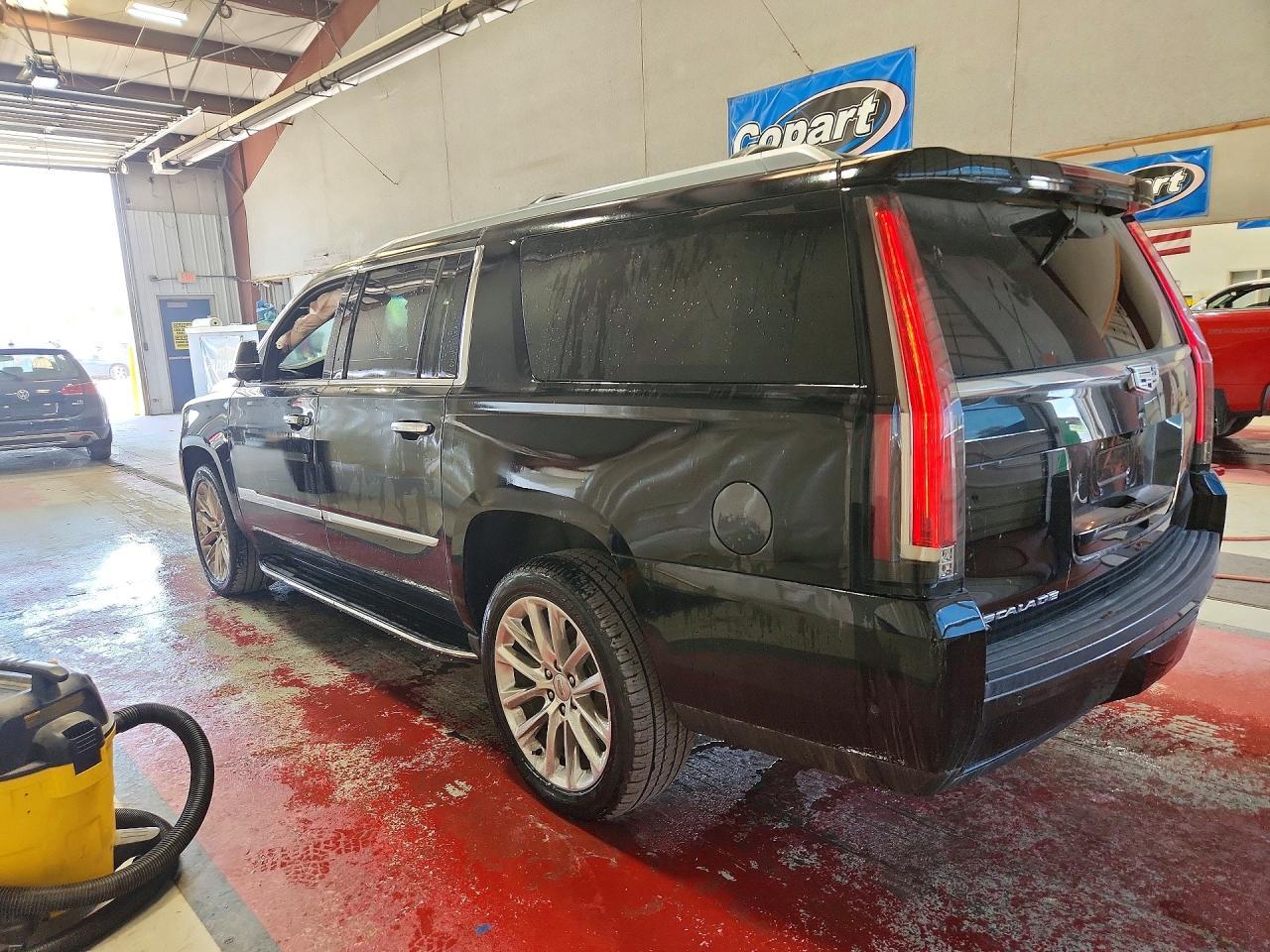 2019 Cadillac Escalade Esv Luxury - Image 2