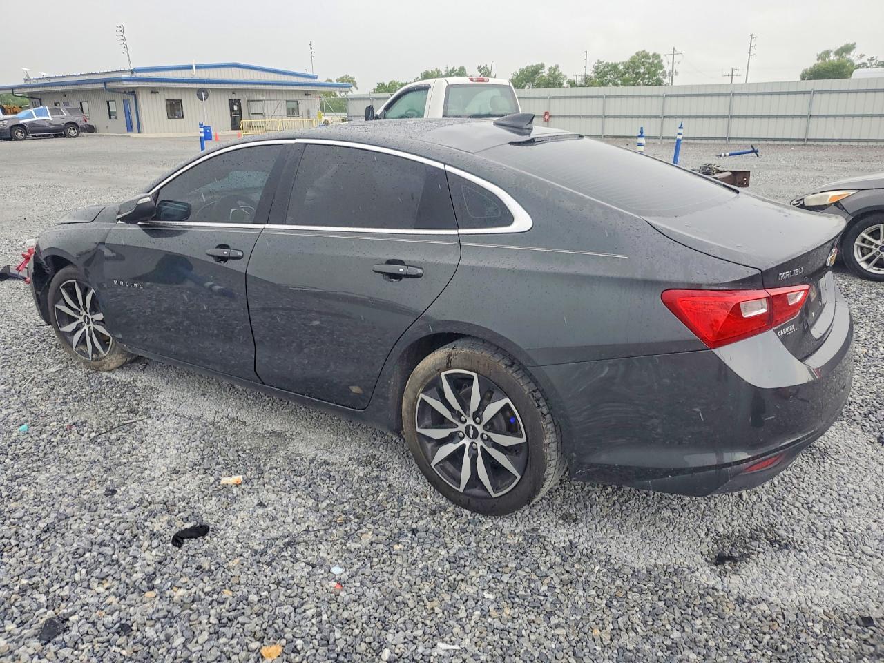 2017 Chevrolet Malibu Lt - Image 2