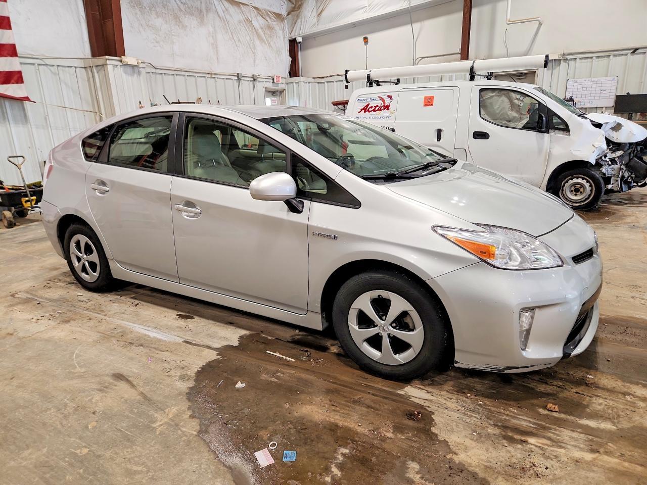 2015 Toyota Prius Two - Фото 4