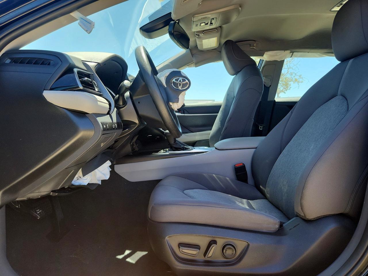 2022 Toyota Camry Le - Фото 7