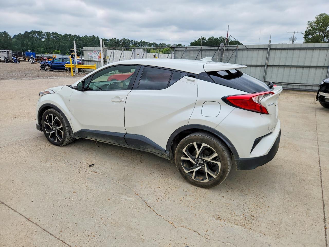 2018 Toyota C-Hr Xle - Image 2