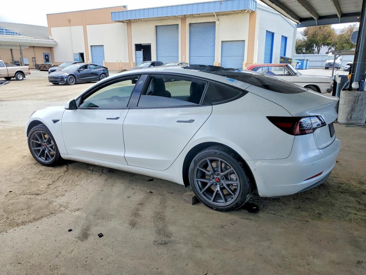 2022 Tesla Model 3 - Image 2