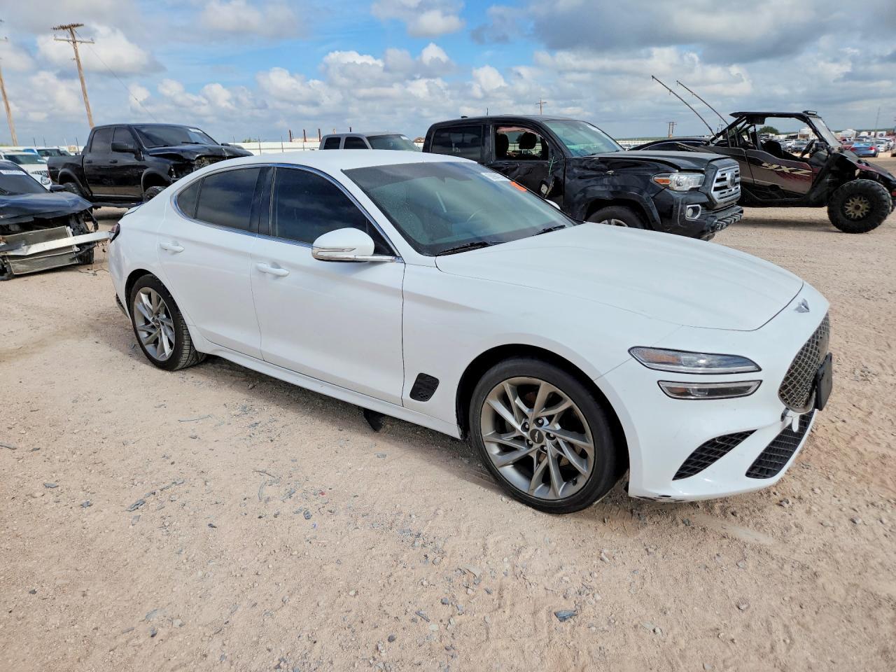 2022 Genesis G70 2.0T - Фото 4