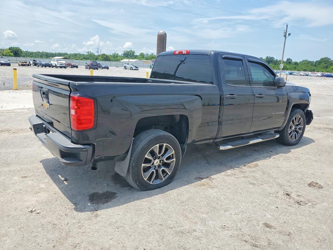 2017 Chevrolet Silverado C1500 - Фото 3