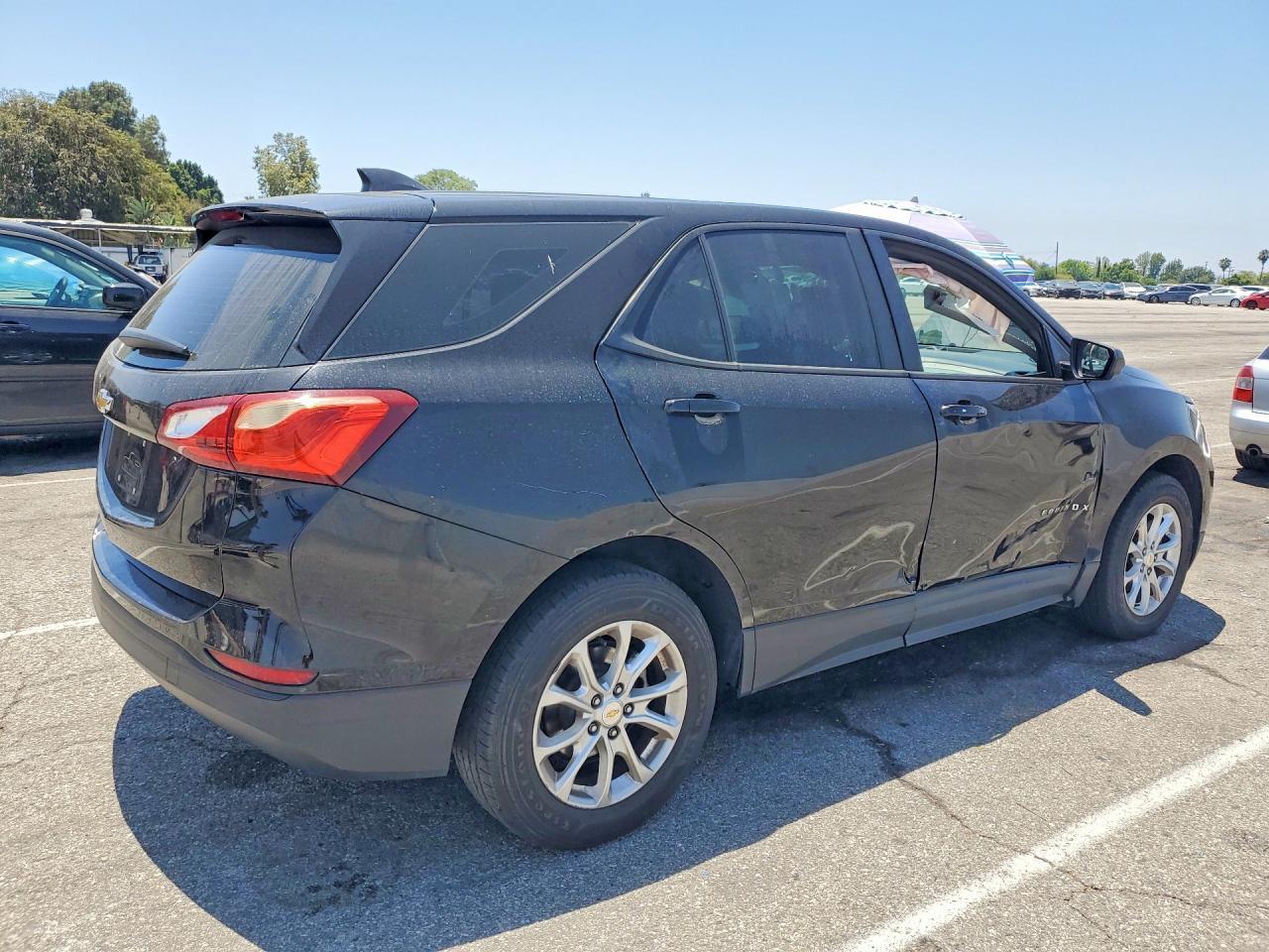 2020 Chevrolet Equinox Ls - Image 3