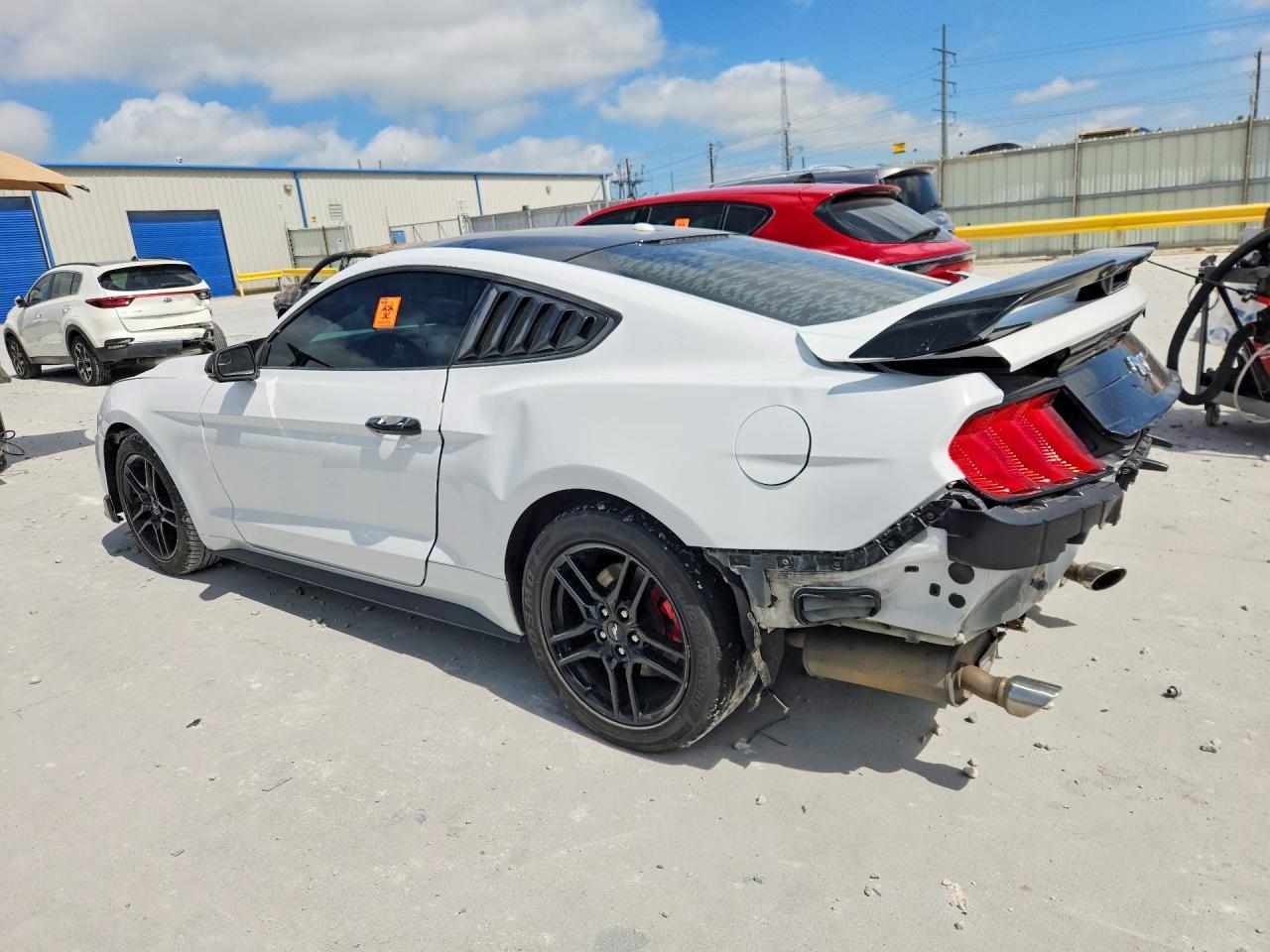 2019 Ford Mustang - Фото 2